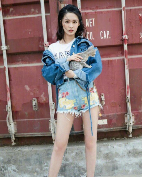 李沁|“佛系女神”李沁，她的“假面”人生，骗过多少人的眼睛