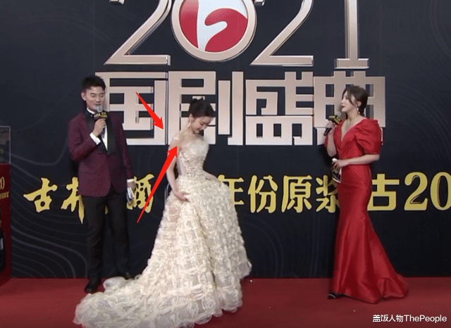 国剧盛典|国剧盛典红毯：刘涛僵硬假笑宋祖儿迟到黑脸，热依扎让人眼前一亮