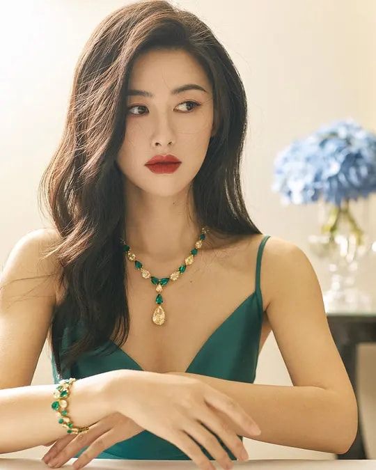 朱珠|“女神”朱珠提名华鼎奖，产后依然风情万种，复古造型再现蓝心洁