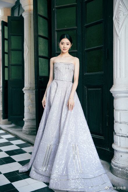 赵丽颖|金鸡奖闭幕式女星斗艳：四位影后预备员各显千秋，赵丽颖又纯又欲