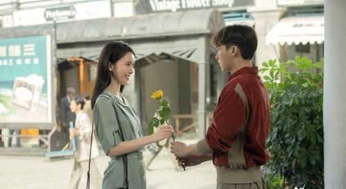 李易峰|李易峰方安娜滑雪同回酒店，女方回应求生欲十足，请网友见证友谊