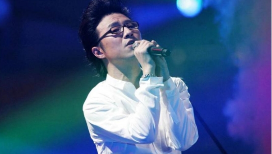 汪峰|国内摇滚圈里，汪峰的水平，算是排在前几名的歌手了！