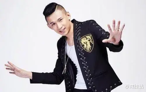 李天佑|时隔三年天佑频频试水，露脸直播半小时人气低落，单场收入仅2万