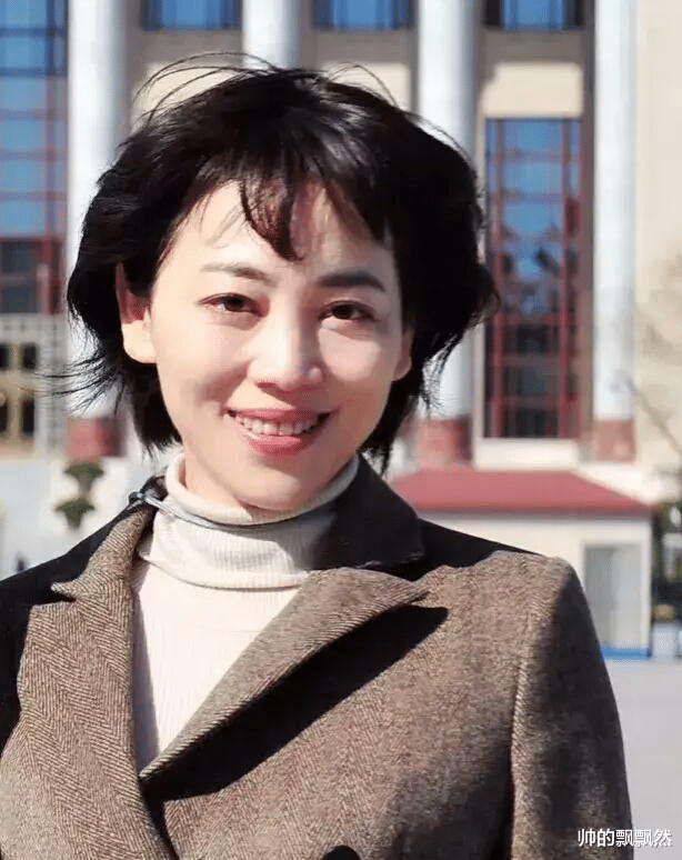 劳春燕|劳春燕：34岁进央视，38岁做妈妈，与丈夫孩子分居的苦乐年华