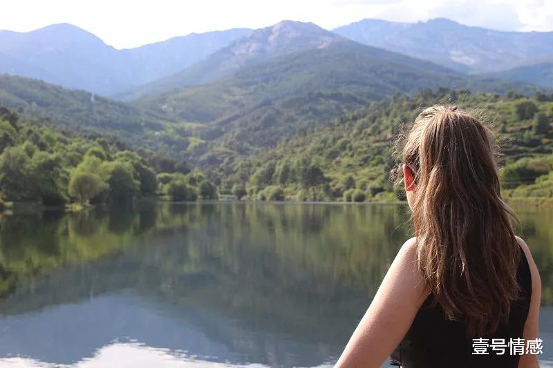 壹号情感|想女人时，不要再说“我想你”，换一种表达方式，让她疯狂爱上你