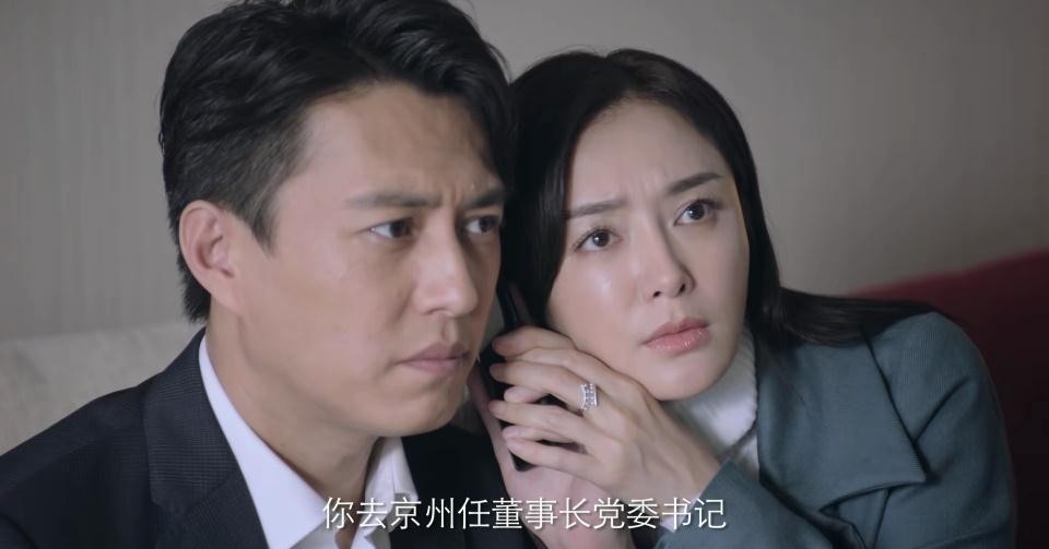 秦岚|翻白眼、挑眉毛、一阳指，《突围》秦岚演技被吐槽：一出场就快进