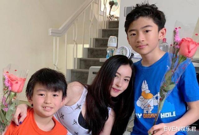 张柏芝|张柏芝在内地定居，两个儿子不同意转学，大儿子已经有女朋友了