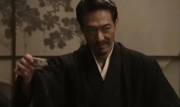 日本|日本观众看铁道英雄后鞠躬道歉, 中国网友: 尊重, 但我们没资格原谅