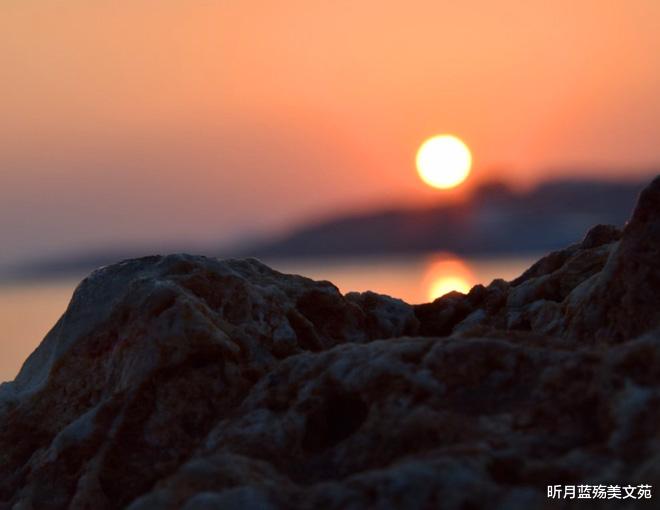 昕月蓝殇美文苑|天涯海角，思念依旧