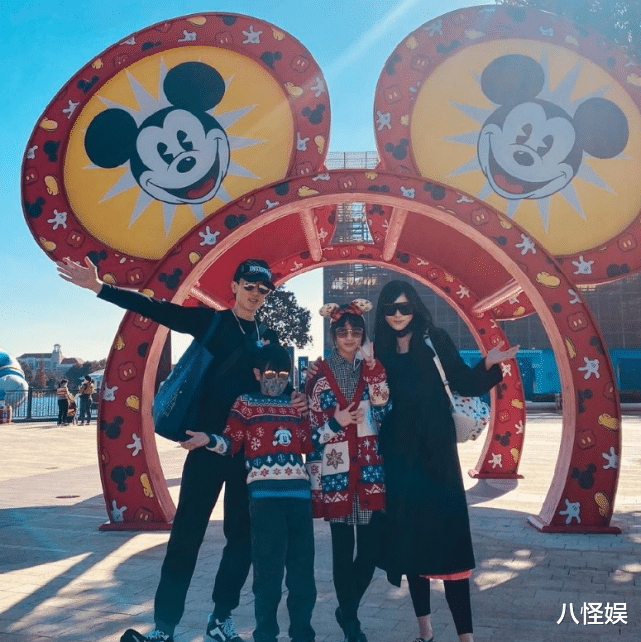 李俊昊|吴尊带儿女打卡环球影城，频繁游玩被质疑不用工作？他大方回应