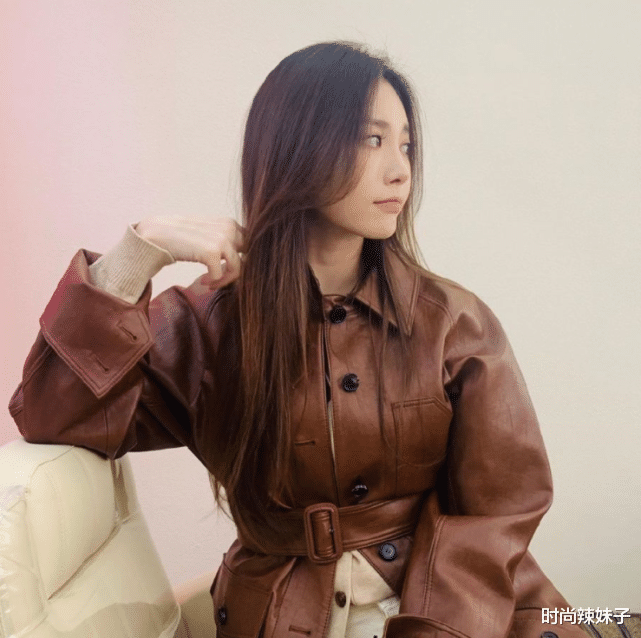 时尚辣妹子|金亚荣成“韩国第一性感美女”?看她穿起抹胸裙后,才懂其含金量