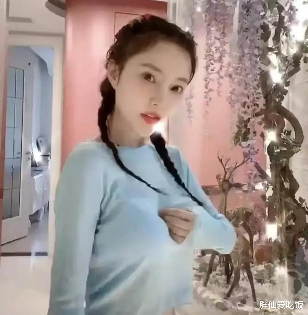 李小璐|李小璐穿丁字连体裤捂胸热舞，双眼皮变宽了?