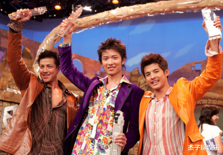 TVB|54岁港星郑健乐：失业、生病、离婚，还有两个自闭症儿子要养活