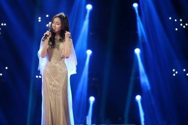 娄艺潇|曾经的“胡一菲”再也见不到了，网友捶胸表示惋惜