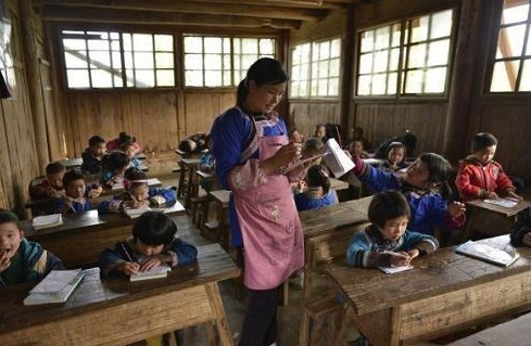 糯妈育儿经|教师涨工资传得沸沸扬扬，多名教师晒出工资，到底谁在说谎？