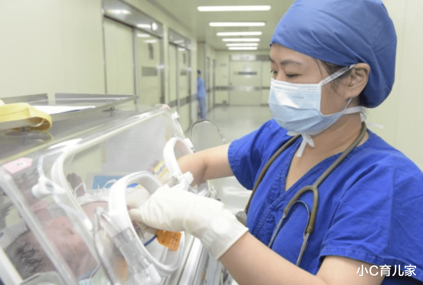 护士|“高颜值女婴”火了，网友表示也想要，护士感慨：我也是头一回见