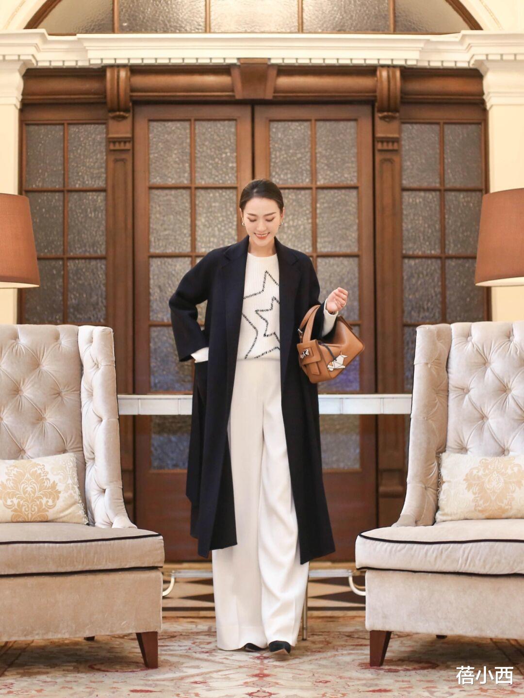 蓓小西 会穿“大衣”的女人更优雅，搭配半身裙真高级、搭配阔腿裤显气质