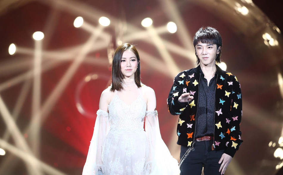 张碧晨|华晨宇未婚生子痛失邓紫棋，张碧晨成吴佩慈第二：2亿豪宅加高额抚养费！