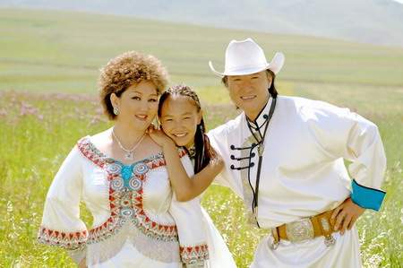 吉祥三宝|爆红春晚的《吉祥三宝》：爸爸逝世，妈妈隐退，女儿如今模样大变