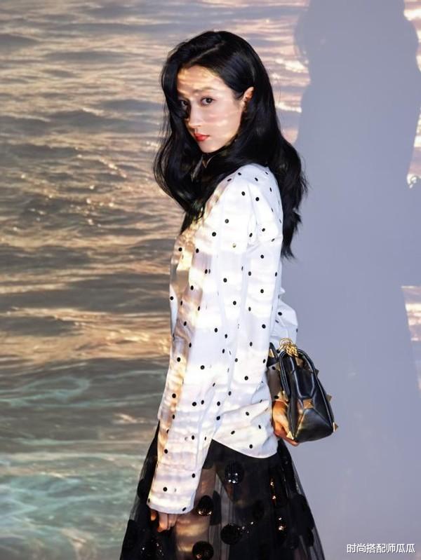 生肖|?关晓彤新造型美多了！清爽高马尾配“蓝耳朵”，鬼马少女元气满满