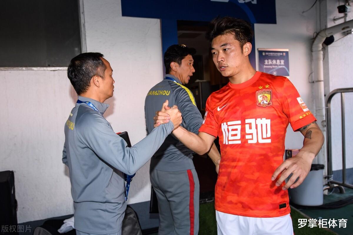 中甲|國足大名單提前被曝光！兩大新星首次現(xiàn)身國家隊，接受李霄鵬考察