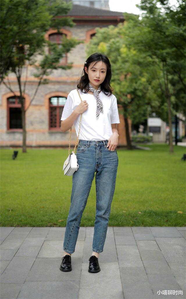 小喵聊时尚|今夏新流行的“锥形裤”，这样搭配更显高显瘦！