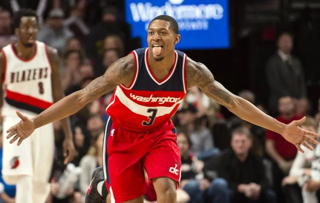 斯蒂芬·库里|想抢我的得分王？库日天狂飙11记三分，砍49分只用29分钟