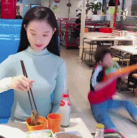 丁剑剑|“老婆去闺蜜家住了一夜，回来嘴巴变样了！”网友：兄弟有点惨！哈哈哈