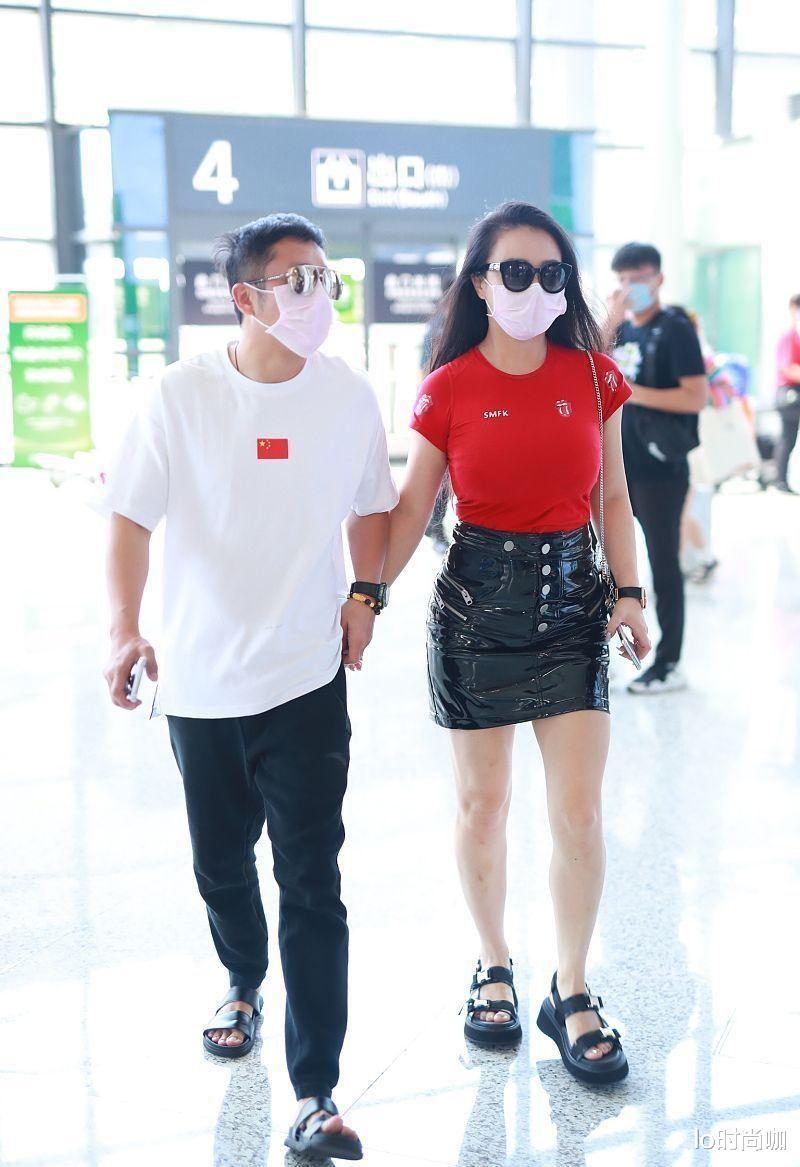 lo时尚咖|冉莹颖穿衣太时髦,跟老公同行太给老公长脸,穿紧身裙身材太火辣