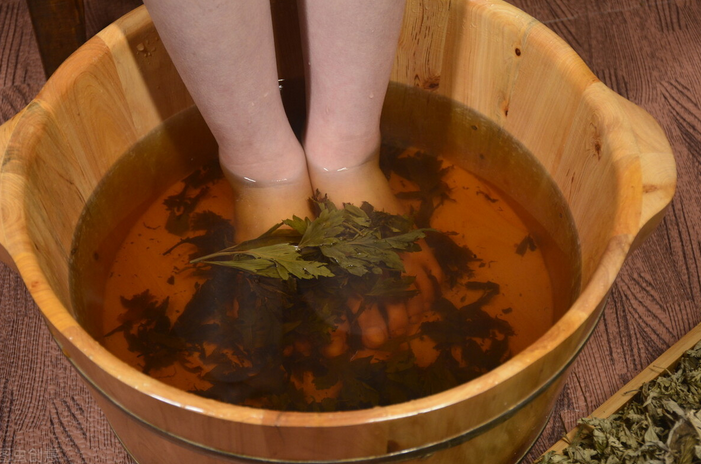 失眠|49岁大姐连续4年失眠易醒，患上老年痴呆，医生感慨：1“水”喝太多