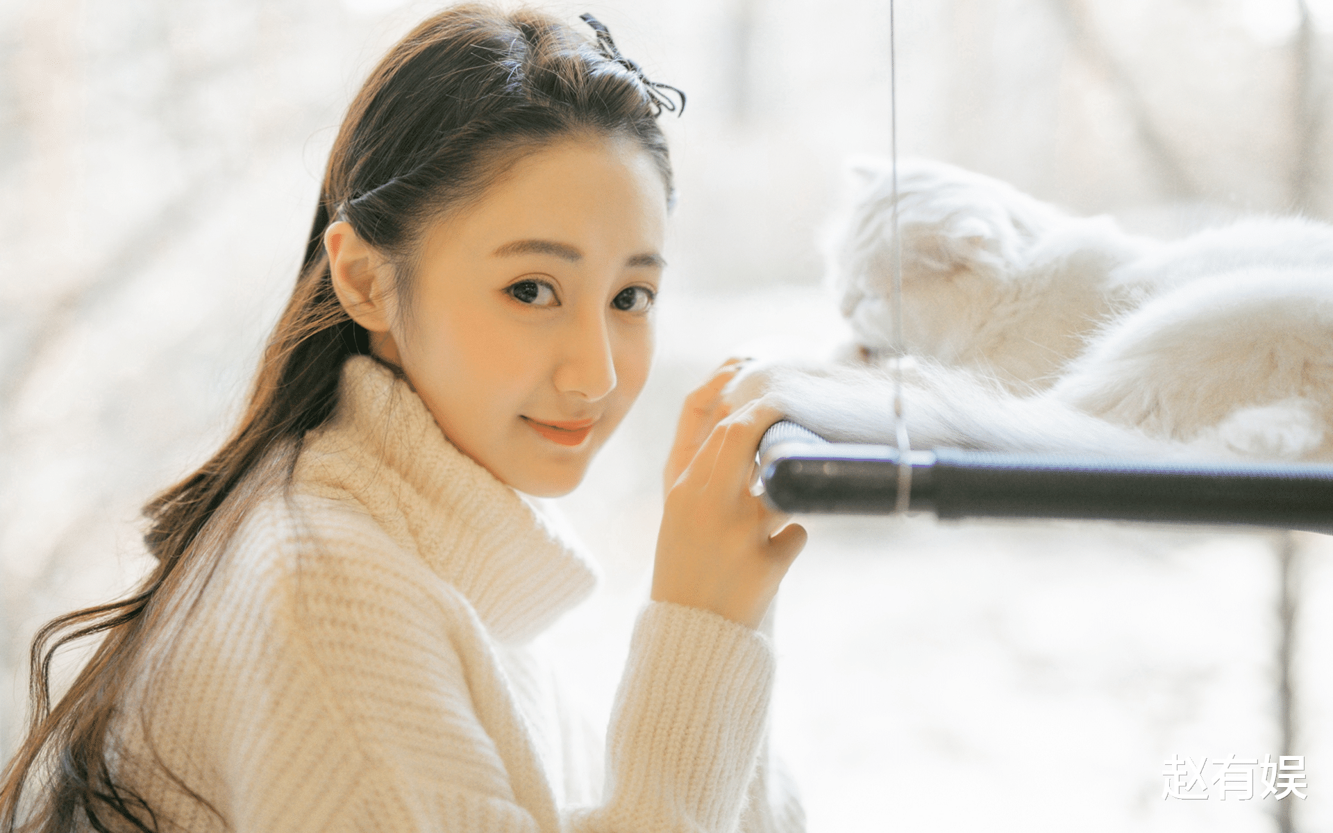 于震|44岁男星官宣新恋情!两人三年前就被拍,为何如今才公布?