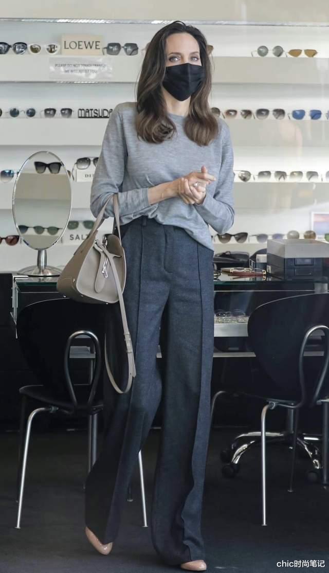 安吉丽娜·朱莉|明明是以性感厚唇“封神”，私下穿衣却寡淡到成卡戴珊的反面教材