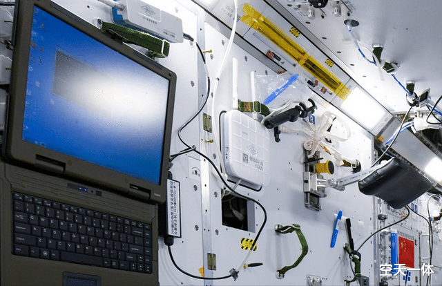 航天员|确认了，我国空间站里可以看电视直播，跑步机上追剧是日常操作