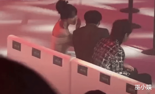 杨紫|杨紫张艺兴恋情再添实锤？双方穿情侣睡衣秀恩爱，男方频繁偷看杨紫？