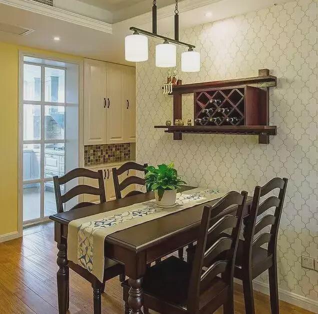 刚装的新房,简直太漂亮了,亲戚都夸卧室壁纸选的有眼光