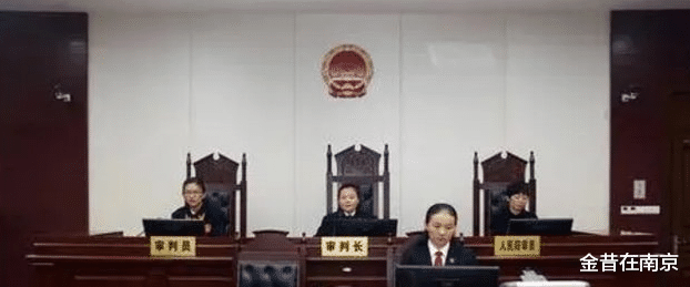 绍兴 昔日情人上门讨要5万欠款，老婆用镢头把人砸死了