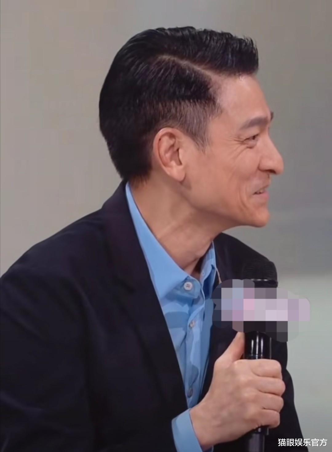 刘德华|刘德华请求粉丝多看自己？唱歌泪洒舞台，关掉礼物拒绝千万打赏