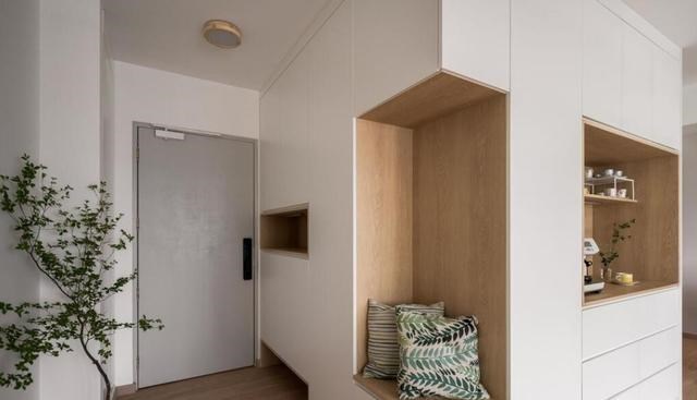 111㎡做了示范，不装沙发、电视，舍弃传统客厅，更适合有孩子家庭