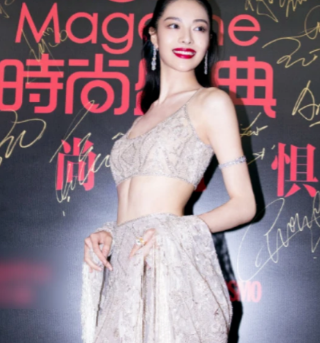 吴宣仪|盘点8大吸睛红毯：李小冉事业线一战成名，吴宣仪半透视又纯又欲