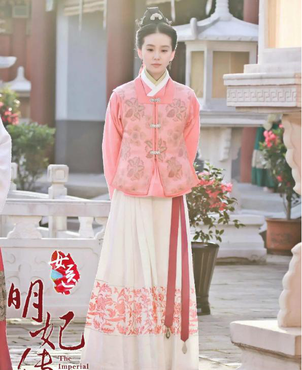 谭松韵|上映不到一周再度被骂，网友群嘲，看不懂明制可以去翻书