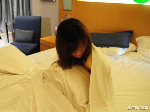 女子住酒店发现隐藏设计,拉开窗帘就是会议室,至今仍后怕不已
