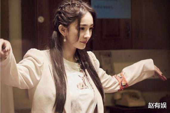 杨幂|人到中年，杨幂再次以发言引关注：爱情只是人生体验中的一点儿