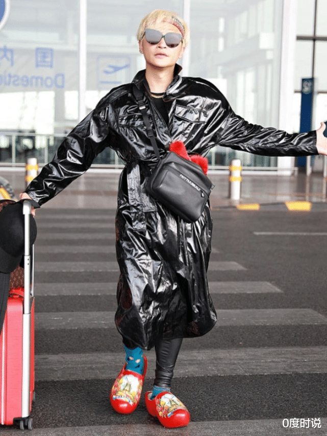 陈志朋|陈志朋上《哥哥》后大变样，一身潮装现身机场，这才是我们熟悉的小帅虎