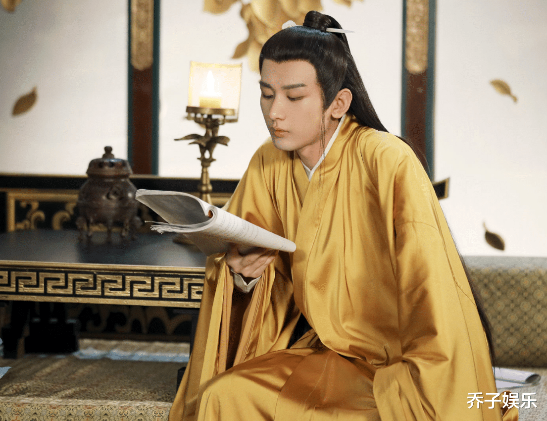 与君歌|《与君歌》首播男女主被嘲得一无是处，却全方位碾压你是我的荣耀