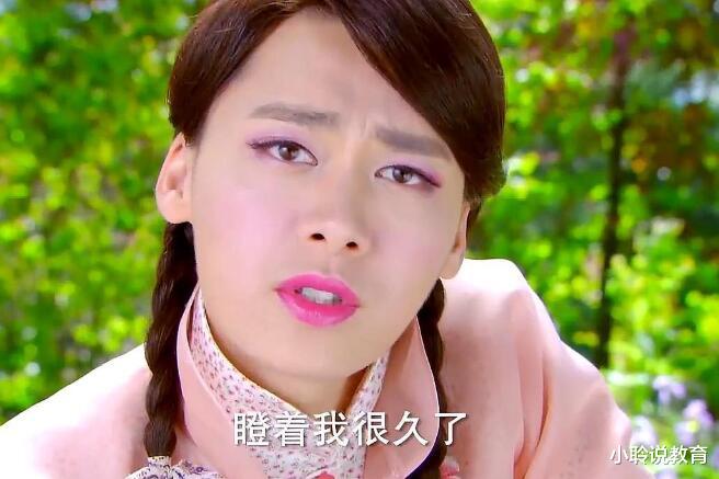 女大学生|女大学生自拍照曝光，睡在上铺的“兄弟”火了，男女混寝成真了？