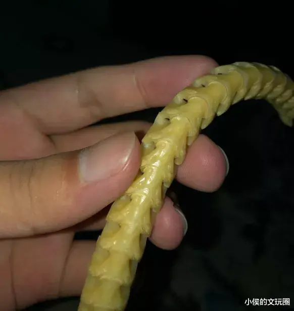 文玩|蛇骨能辟邪?还能盘出牛筋红?