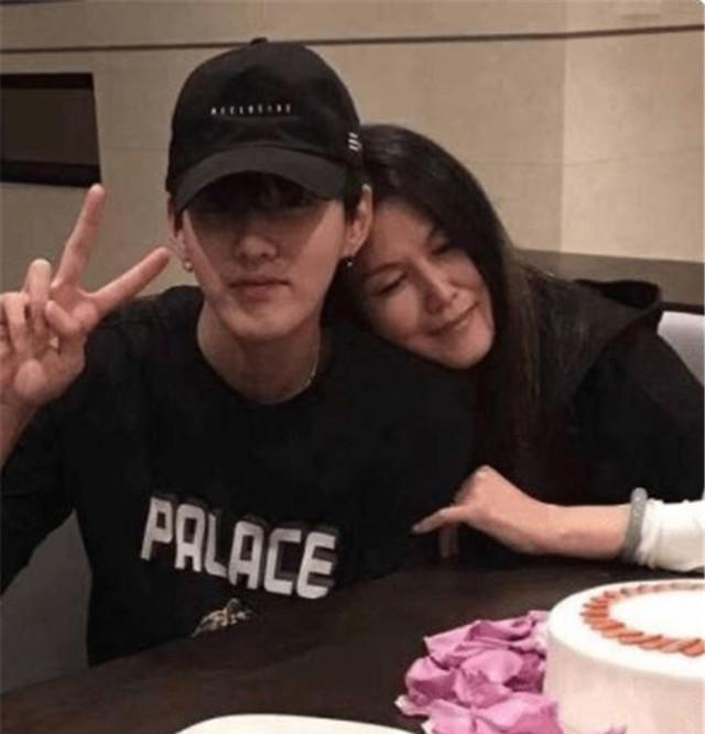 吴亦凡|吴亦凡新进展：网曝他回国后将被化学阉割，戴电子脚镣实时监控！