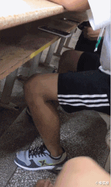 |搞笑GIF：100万一次，100万两次，好的后面大哥出500万，成交咣当...