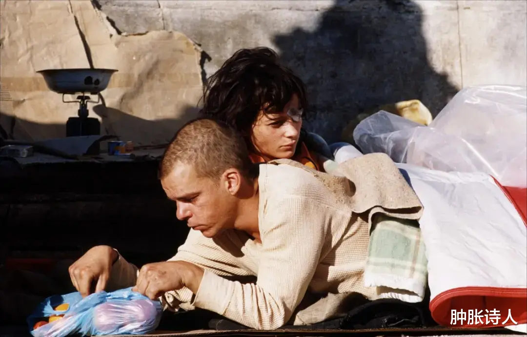 玛丽昂·歌迪亚|「被物化」的木制人偶