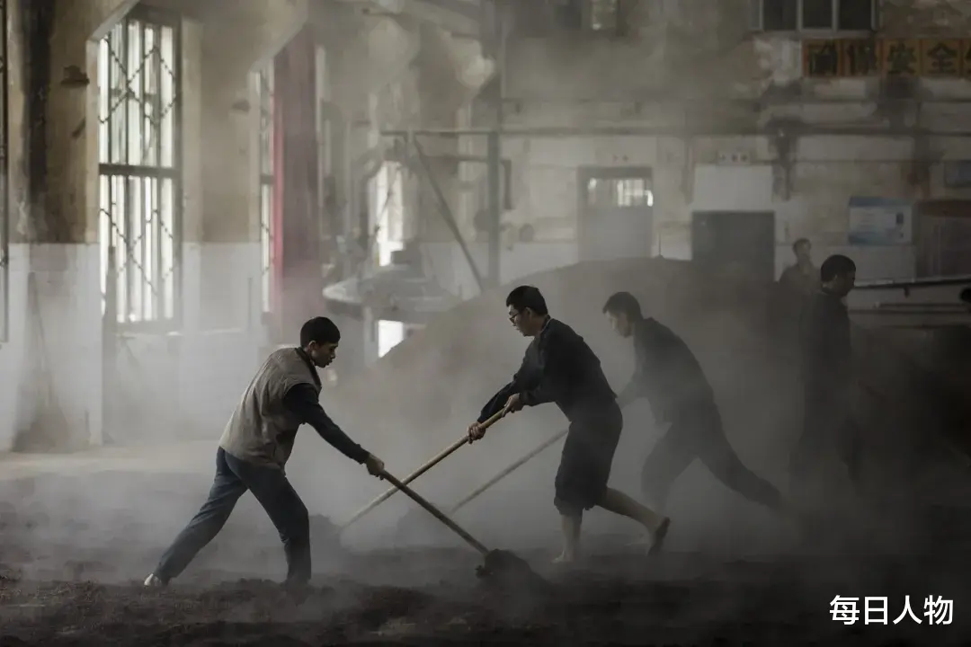 每日人物 挣得比大厂多,把人生泡在酒里,那些不想离开茅台镇的年轻人